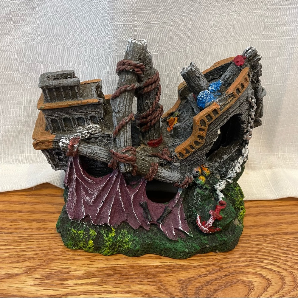 NWT Aquarium Decor - Pirate Ship for Fish Tank